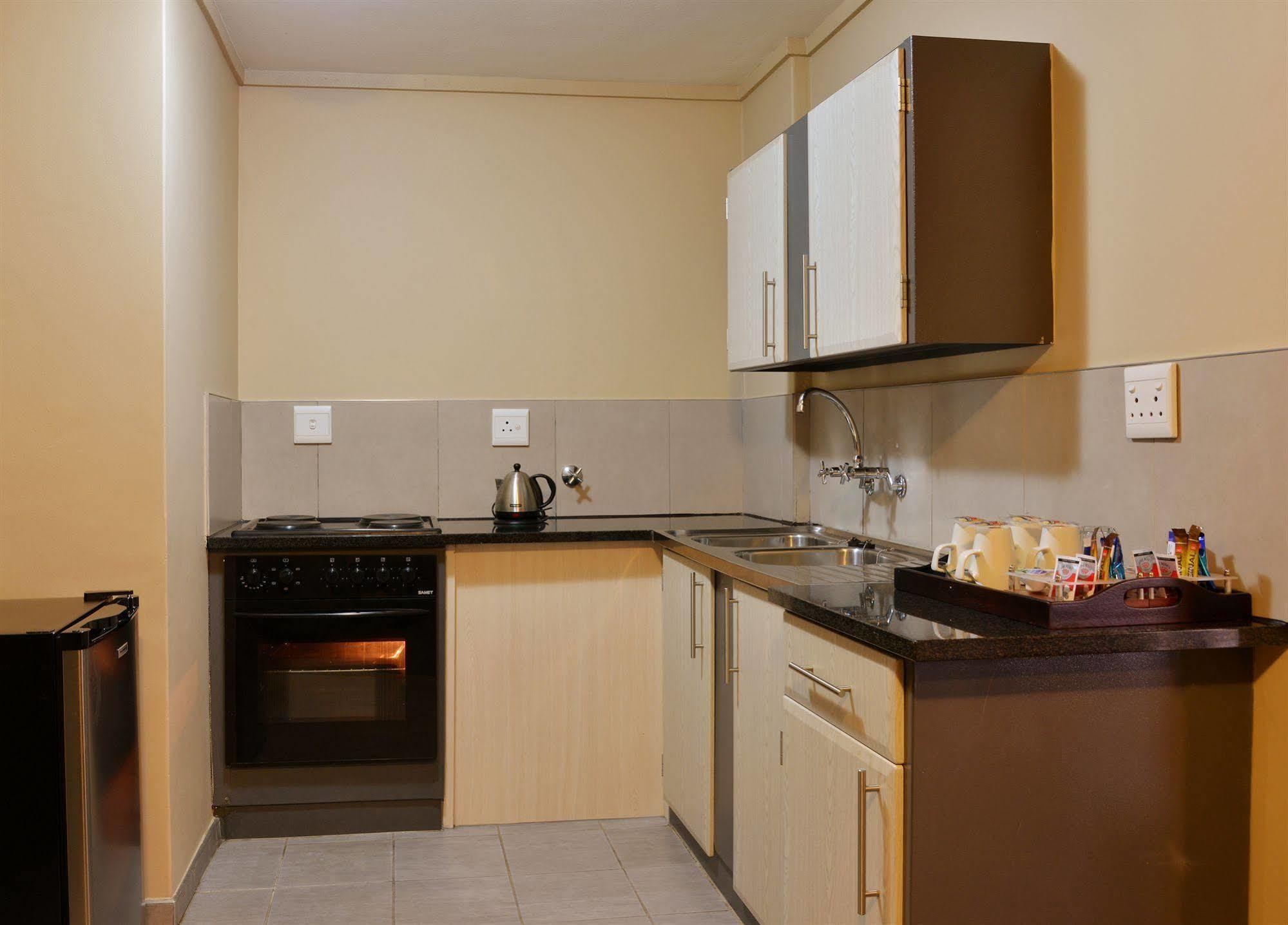 Anew Hotel Hatfield Pretoria Exterior photo