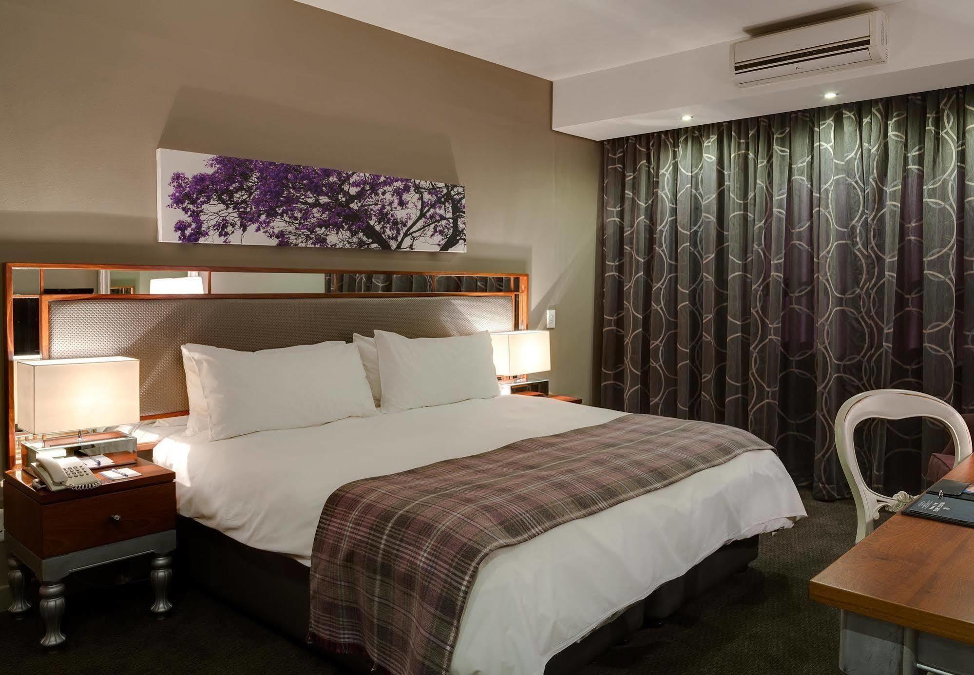 Anew Hotel Hatfield Pretoria Exterior photo